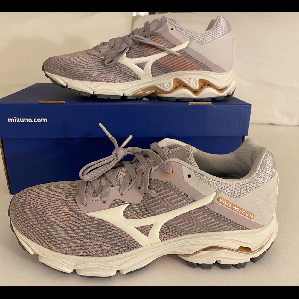 NWT Mizuno Womens Running Shoes size 7 Wave Inspire 16